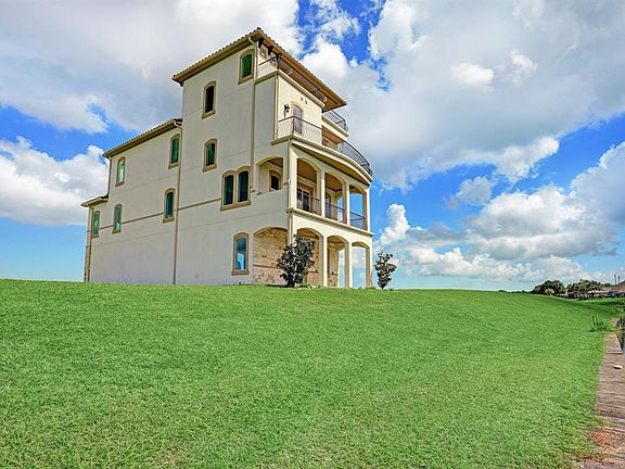 2nd image of 2542 Beacon Cir