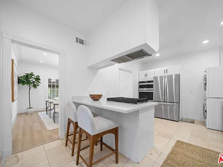 320 Westminster Ave — Photo 27