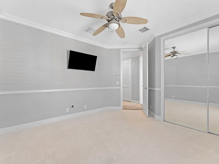 604 NE Francesca Ln — Photo 27