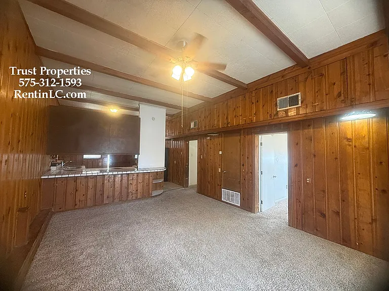 920 Texas Ave — Photo 2