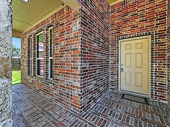 4th image of 405 Roger Graves Cir