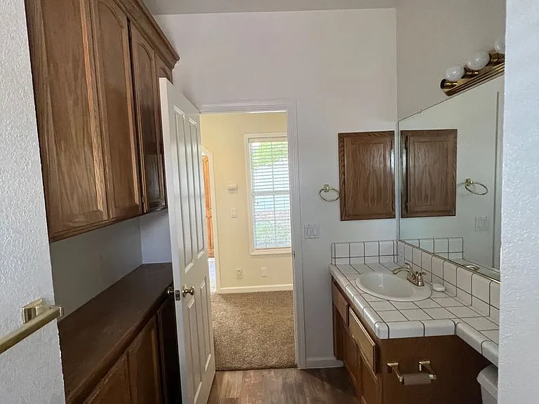 120 Heaton Ct — Photo 4