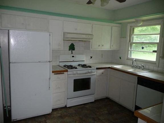 3rd image of 8673 Ironwood Ave S