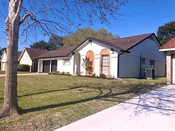 3rd image of 15731 Blackhawk Blvd