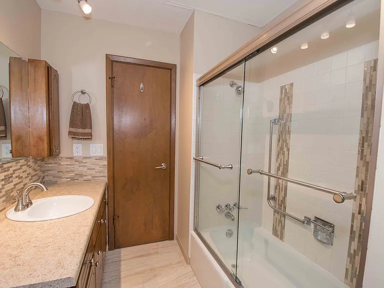 6813 Timmons Dr — Photo 4