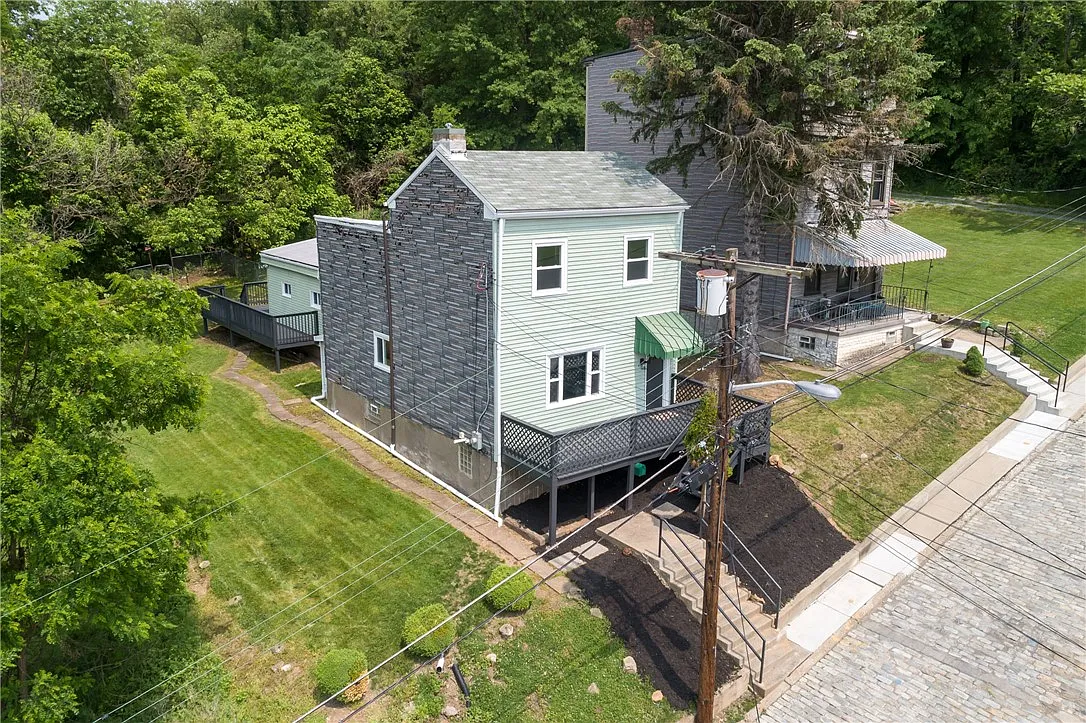 611 Kendall St photo 1