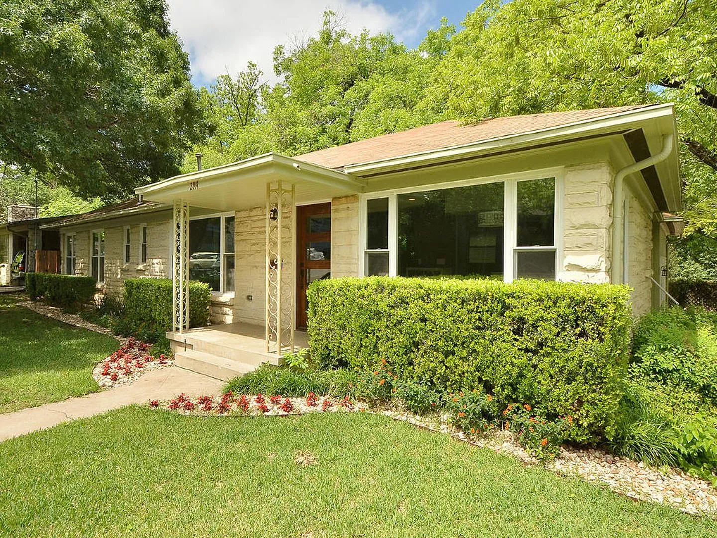2914 Hampton Rd — Photo 1