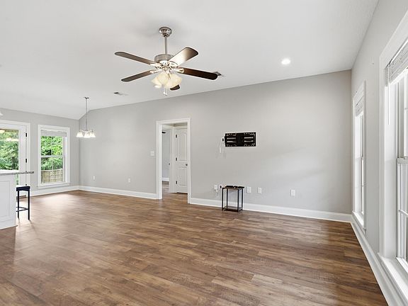 5th image of 307 Tucker Rd
