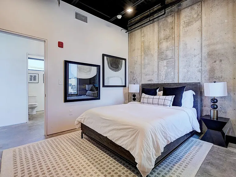 631 W California Ave — Photo 26
