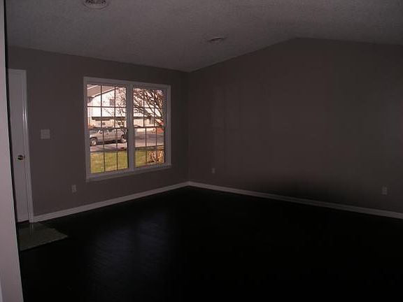 3rd image of 64 Tulip Grove Cir APT 5