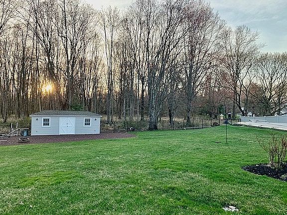 Unbelievable, wooded view!