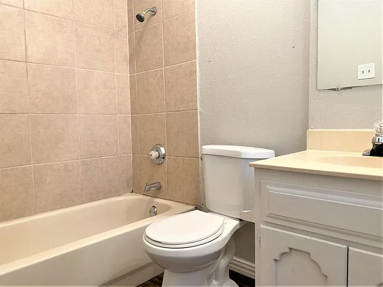 6059 Shadydale Ct — Photo 15