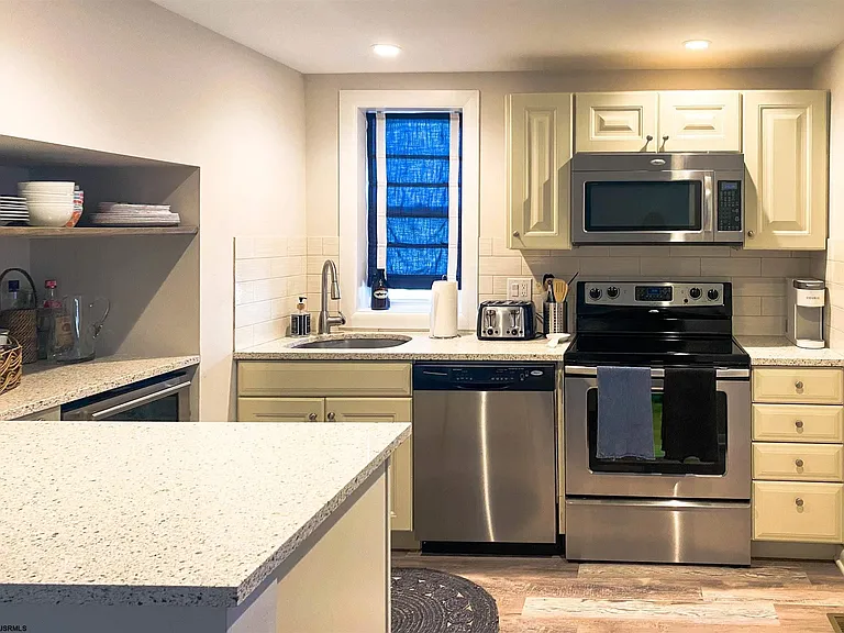 107 N Newark Ave — Photo 4