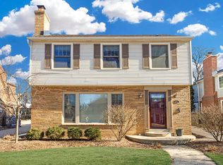 4808 N Woodburn St, Whitefish Bay, WI 53217