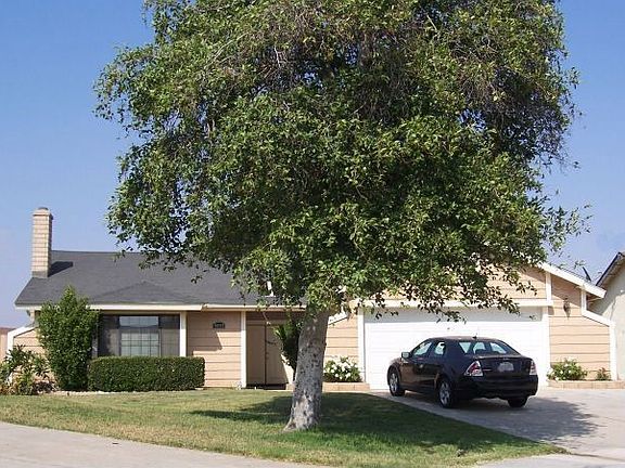 Attached 2 Car Garage + RV/Boat Parking