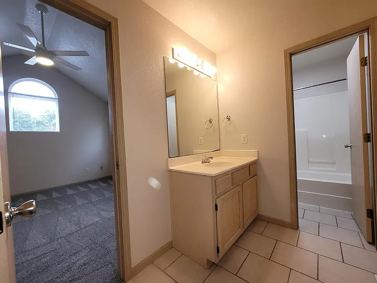 205 SW South Ave — Photo 16