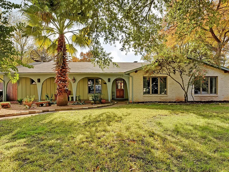 3203 Loyola Ln — Photo 13