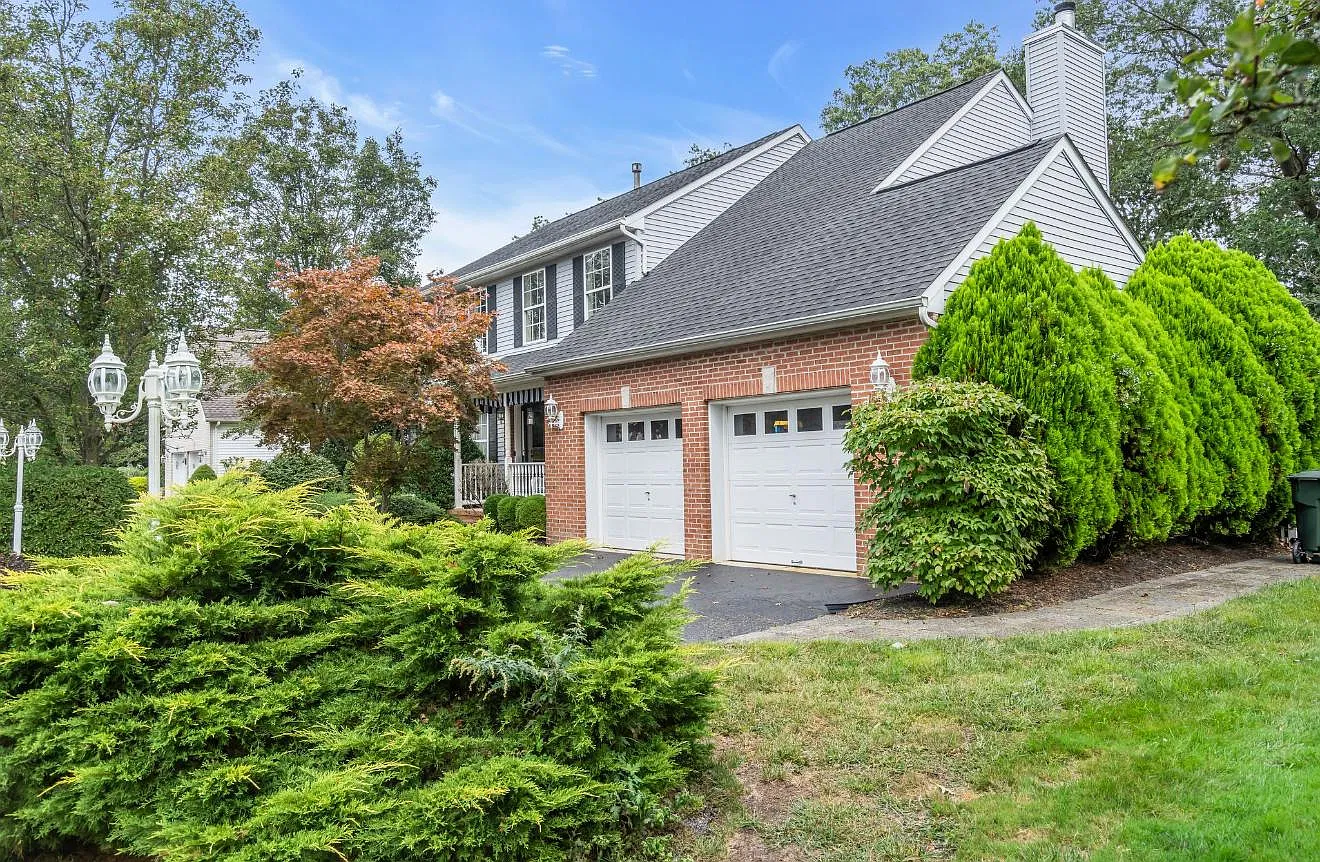4 bed, 2.5 bath, 2232 sqft, $4,400 — Photo 4