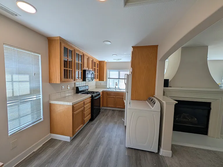 3960 Chamberer Dr — Photo 6
