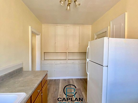 4th image of 830 Elm St #C2