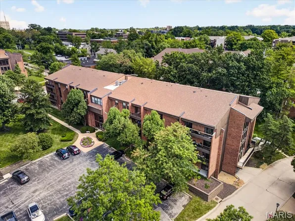 550 Coeur De Royale Dr APT 404, Saint Louis, MO 63141