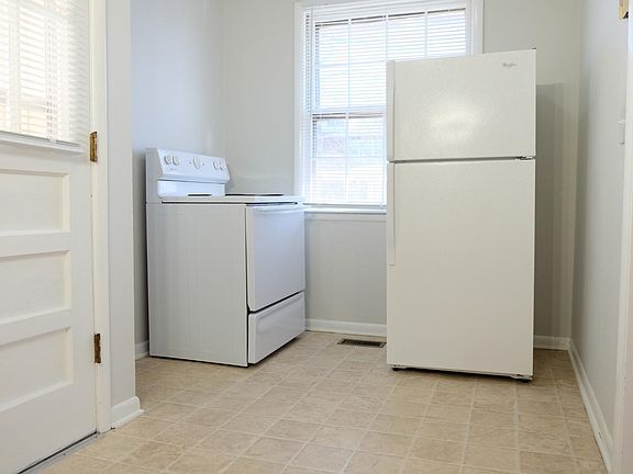 5th image of 2503 Oakland Ave #A