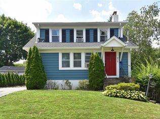 475 Wolfs Ln, Pelham, NY 10803