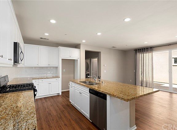 3rd image of 3130 E La Avenida Dr