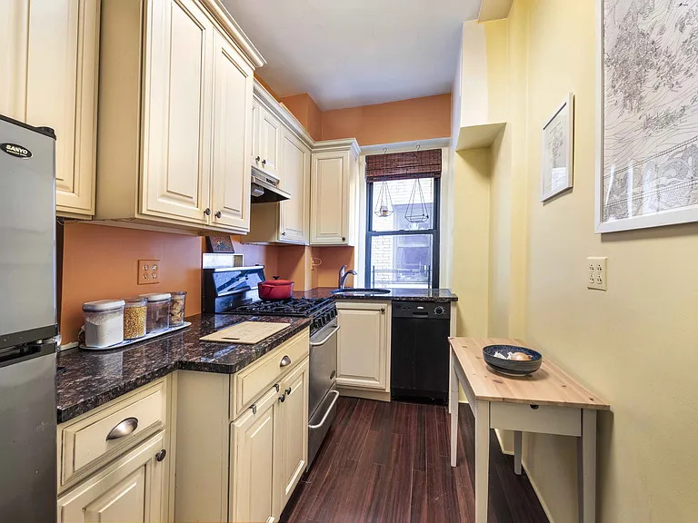 514 W 110th St #4B — Photo 5