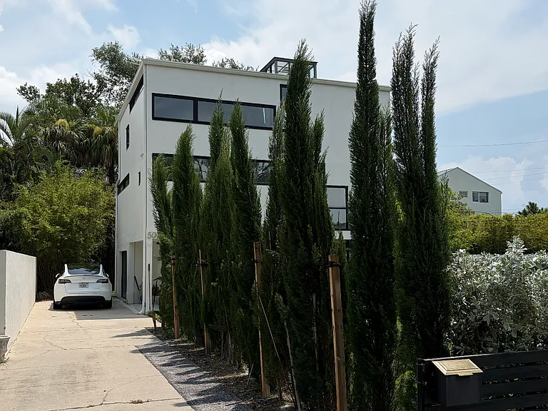 507 Columbia Dr — Photo 3