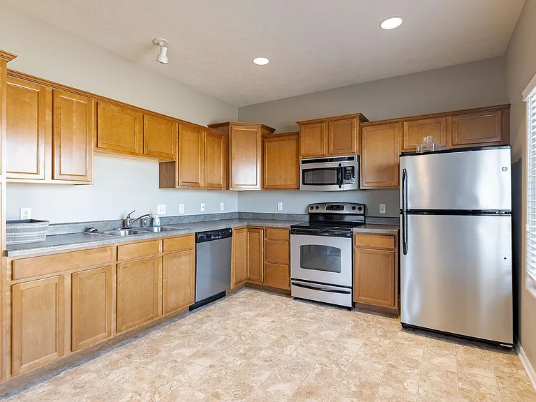 19160 Drexel Cir — Photo 11