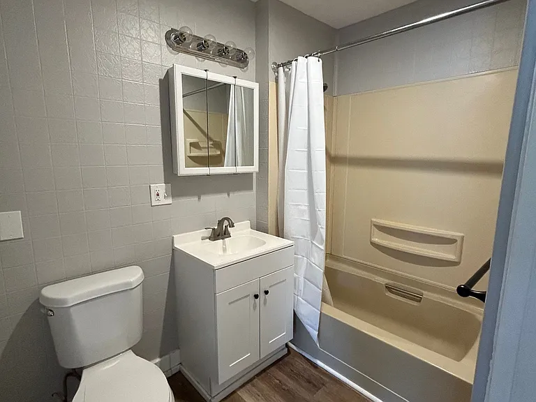 7 Hunting St #3 — Photo 6