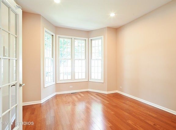 5th image of 1113 Williamsburg Cir
