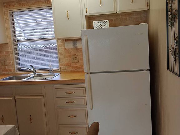 3rd image of 20 Orange St