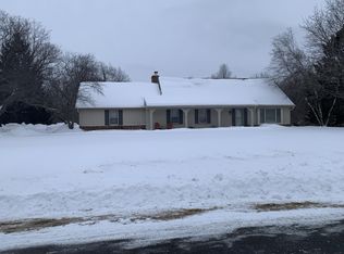 W298N5426 Green Briar Dr, Hartland, WI 53029