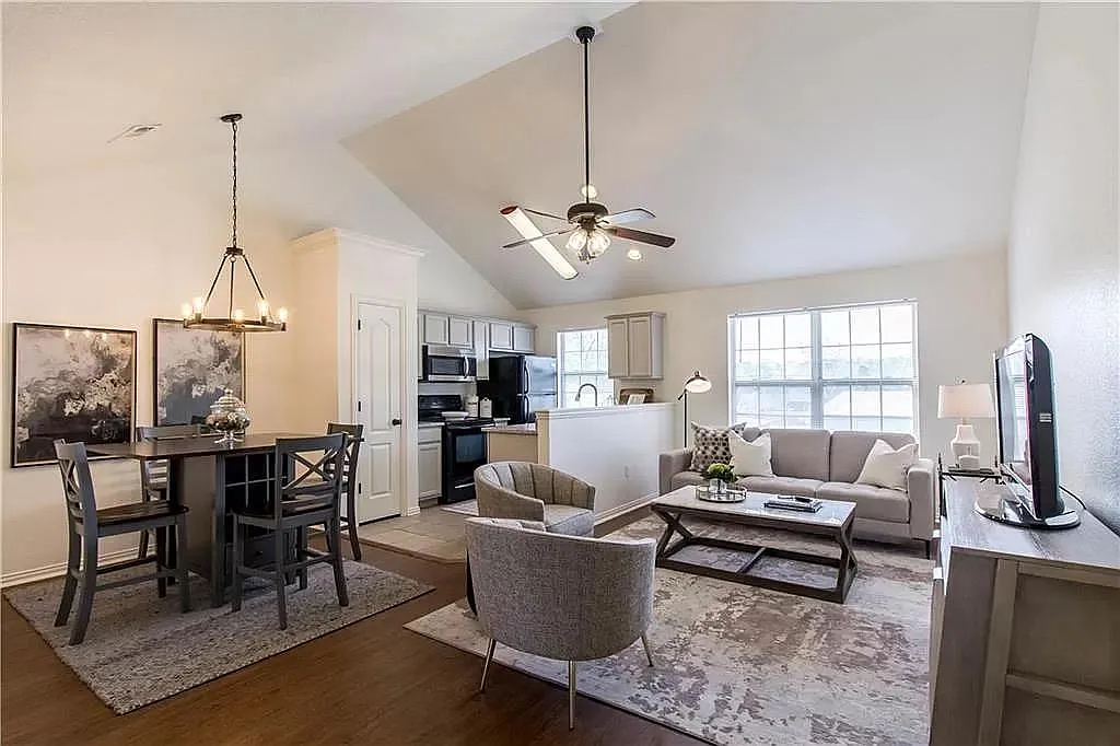 774 W Breeze Cv — Photo 4