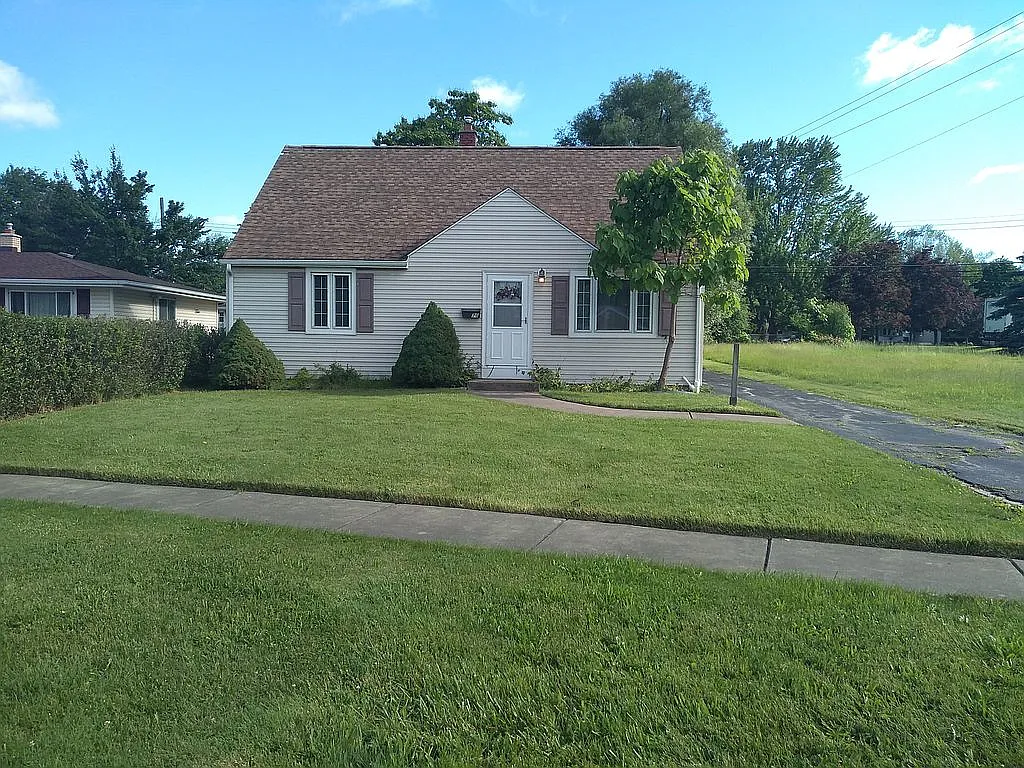 76 Sandra Dr photo 1