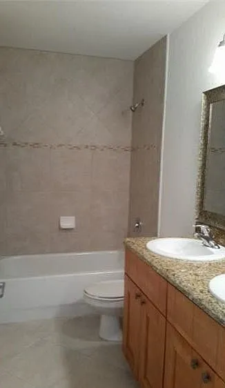 4924 SW 30th Ter — Photo 9