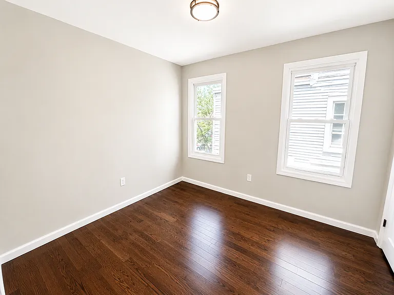 21 Chelsea Ave — Photo 29