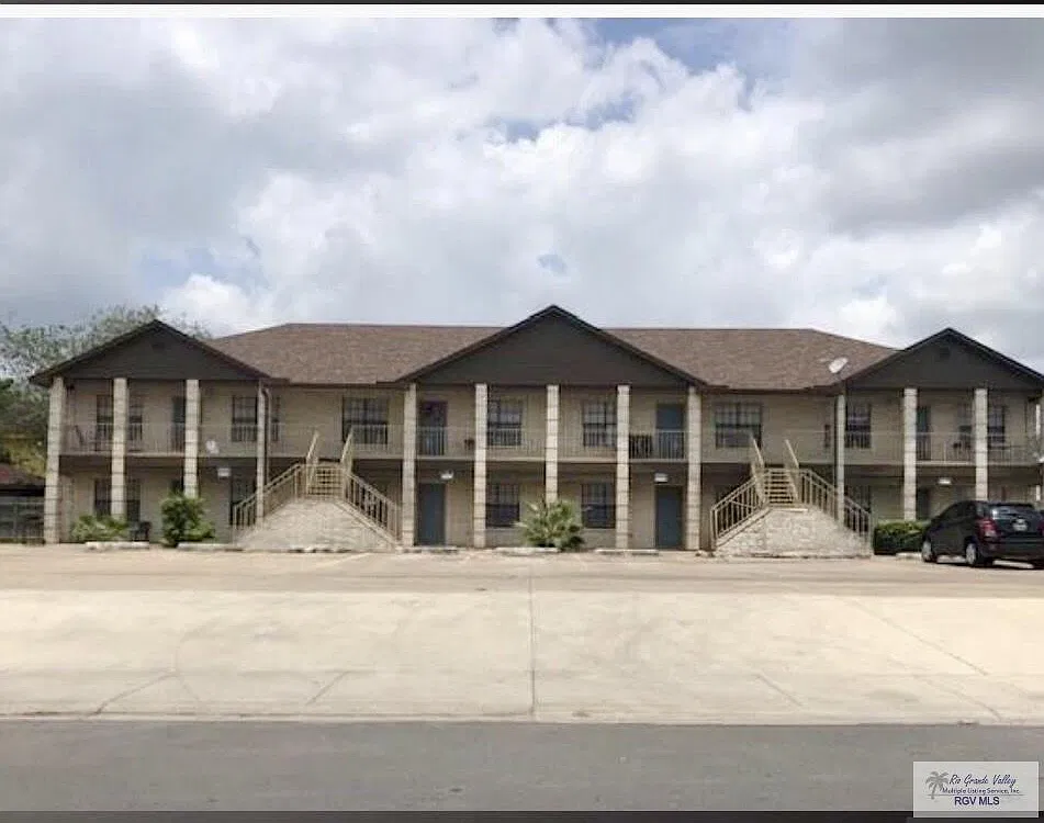2 bed, 2.0 bath, 900 sqft, $1,000 — Photo 2