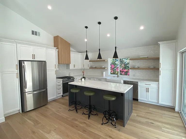 6735 Glade Ave — Photo 5