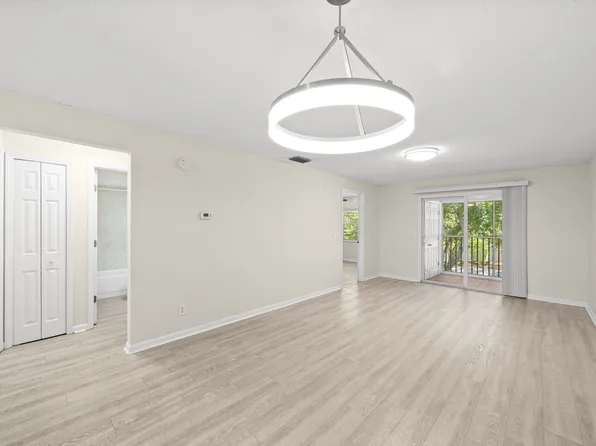 3800 34th Ave S APT 203, St Petersburg, FL 33711