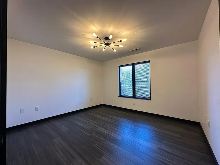 103 N Howard St #B — Photo 14