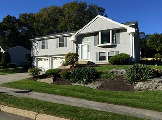 229 Boulder View Dr, Warwick, RI 02886