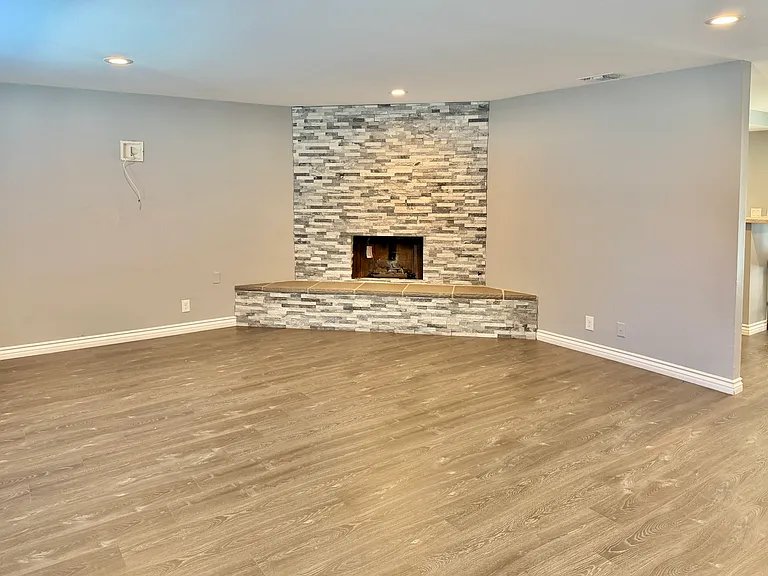 1017 W Casmalia St — Photo 10