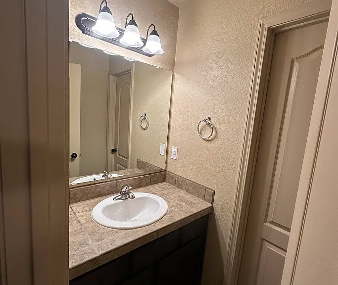5700 Strand Loop SE — Photo 30