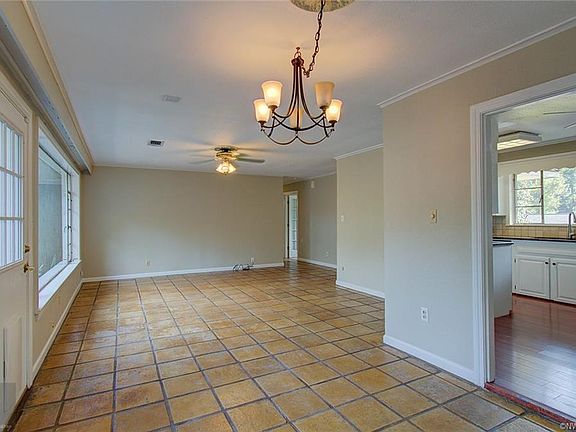 5th image of 434 Huron St