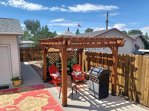 5th image of 607 N Cottage Grv