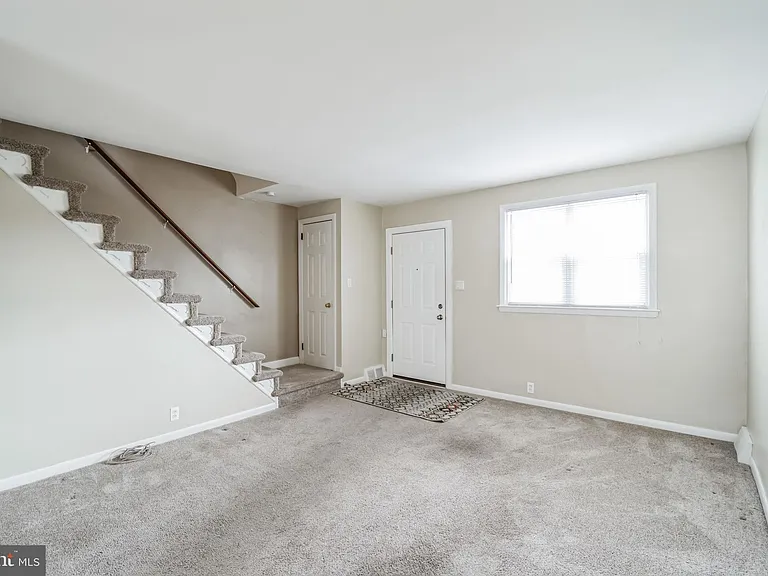 3631 Winona St — Photo 4