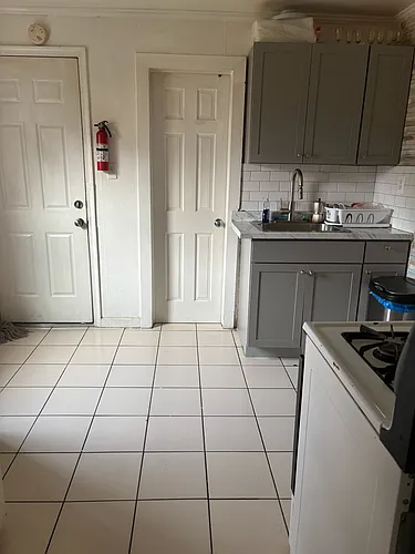 477 Miller St #5 Photo 1